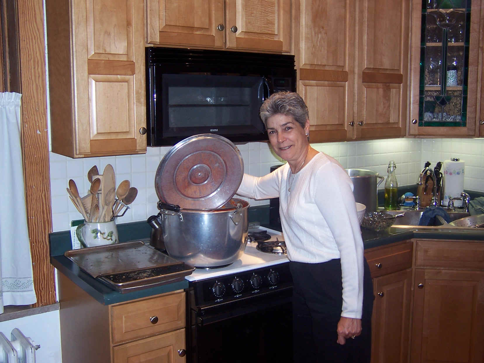 Steph with the famous family pasta sauce.JPG (480809 bytes)